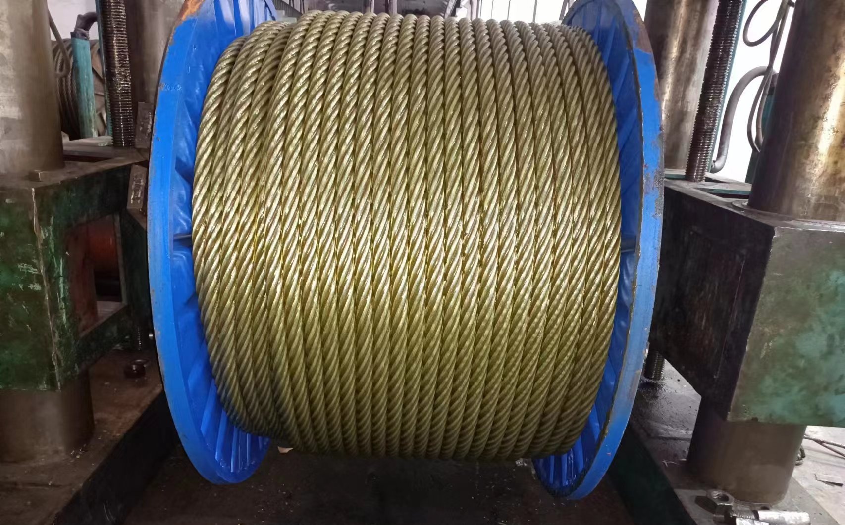 Johdanto laivan kiinnityskaapeliin